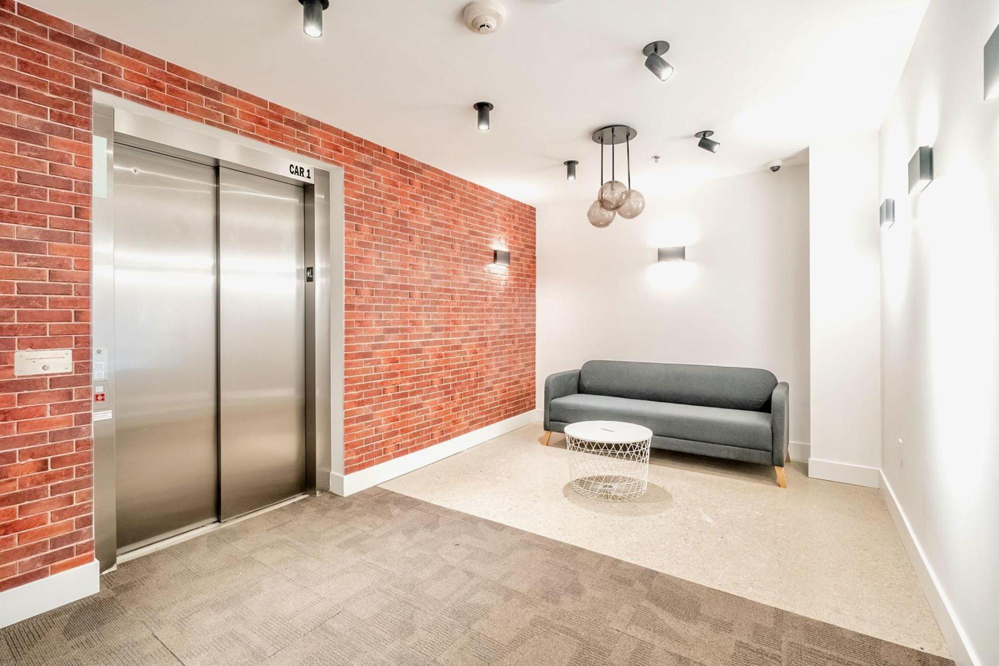 Spacious 2Br Apartment - Regent Park Near Downtown Торонто Екстериор снимка