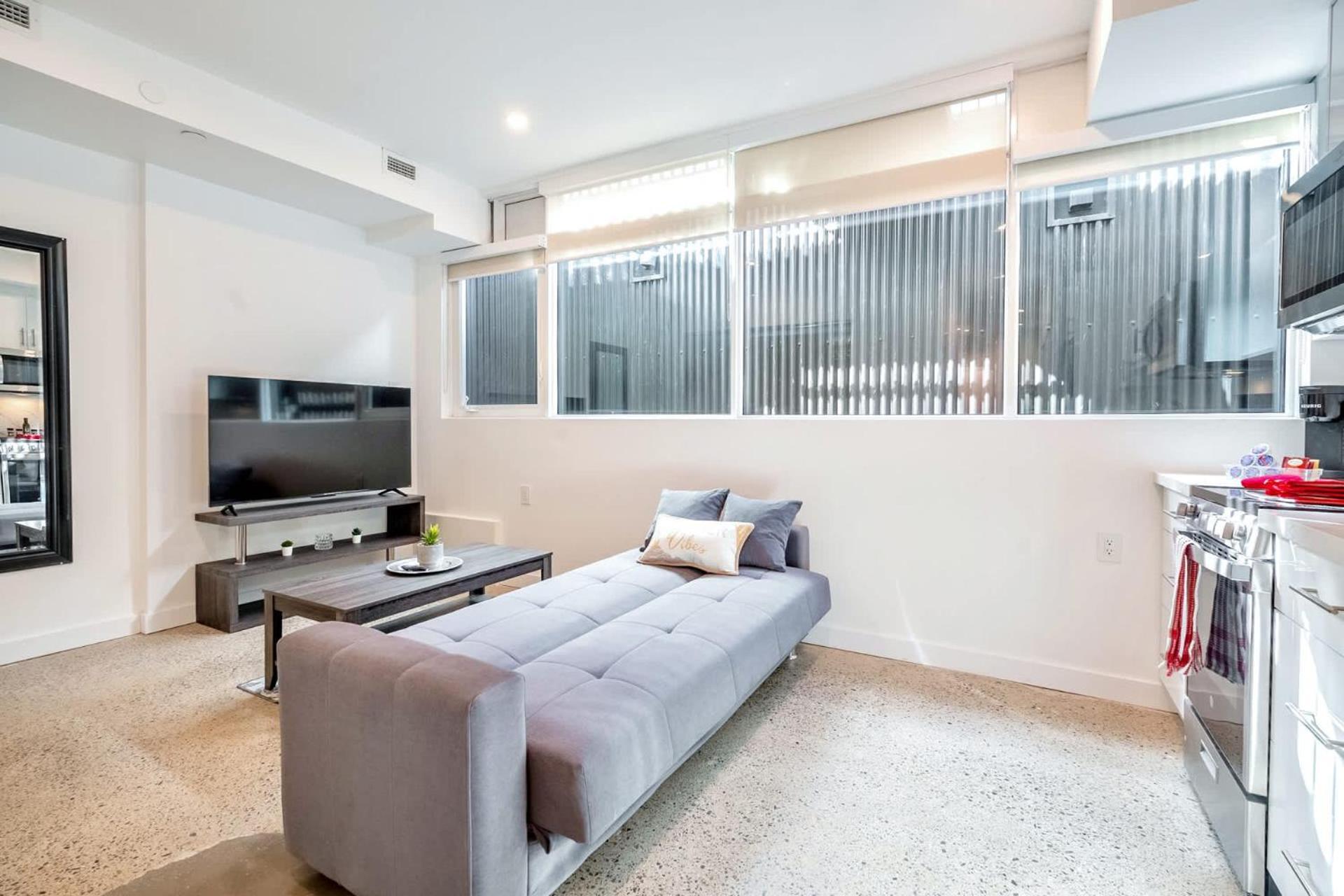 Spacious 2Br Apartment - Regent Park Near Downtown Торонто Екстериор снимка